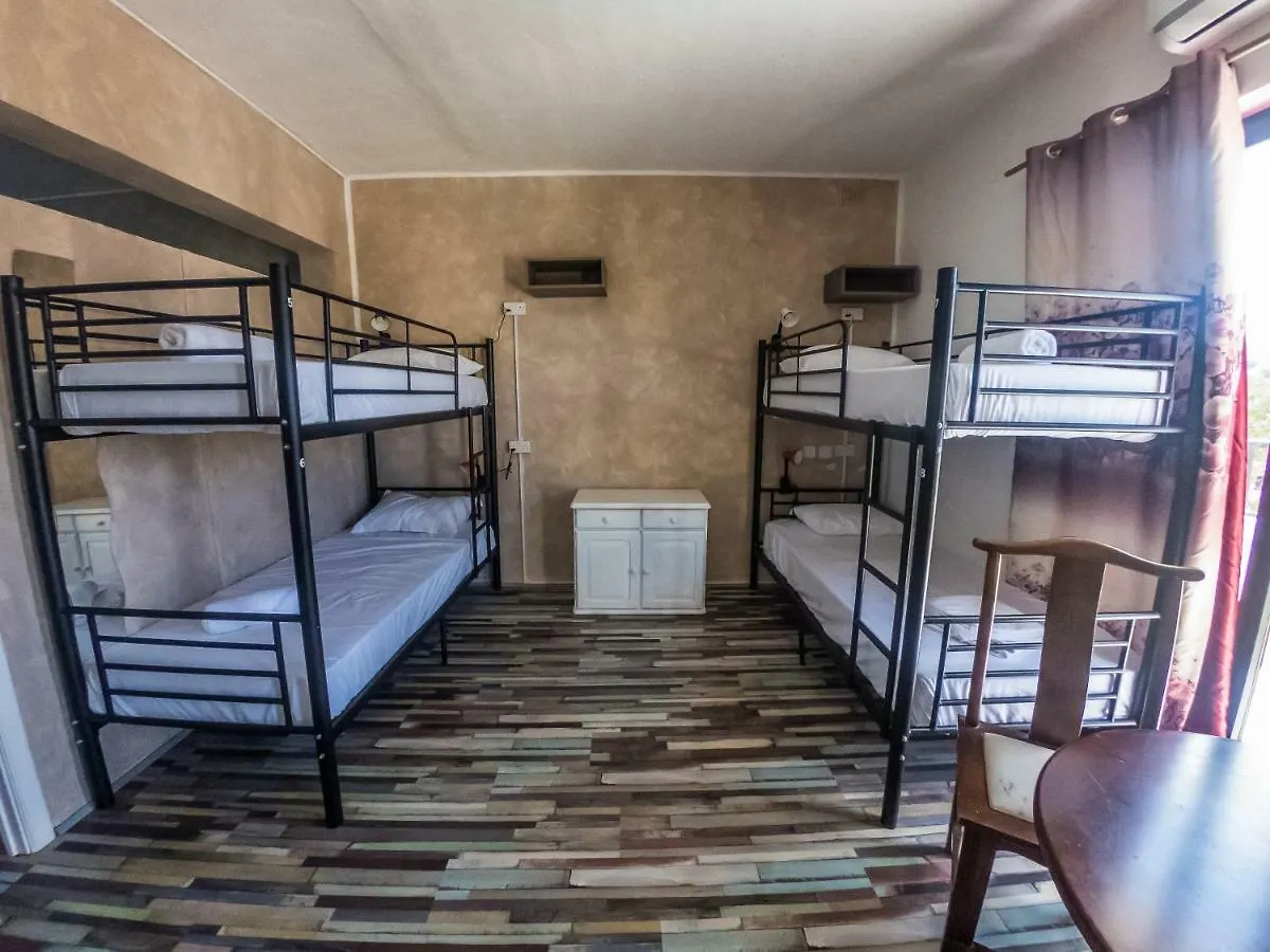 Salsa & Samba Hostel Saint Julian's